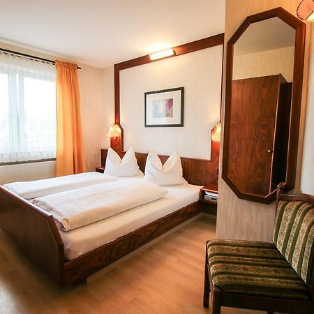 Hotel-Restaurant Und Gaestehaus Loewen Süßen Buitenkant foto