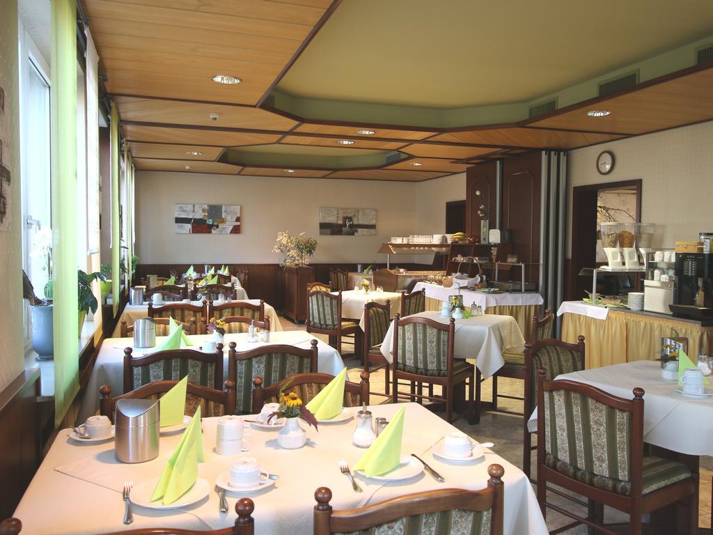 Hotel-Restaurant Und Gaestehaus Loewen Süßen Buitenkant foto