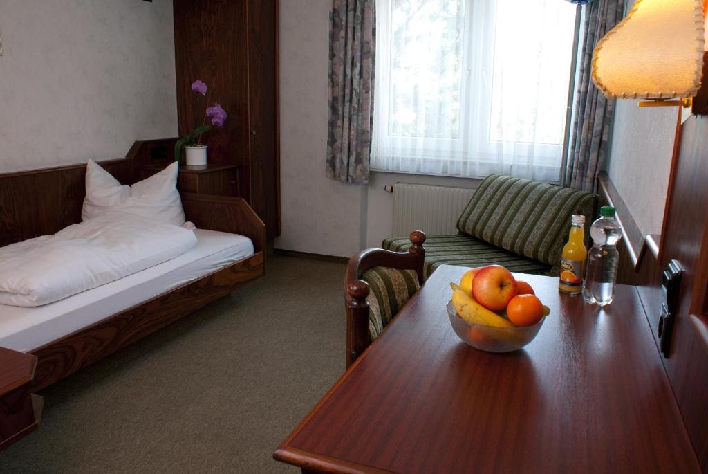 Hotel-Restaurant Und Gaestehaus Loewen Süßen Buitenkant foto