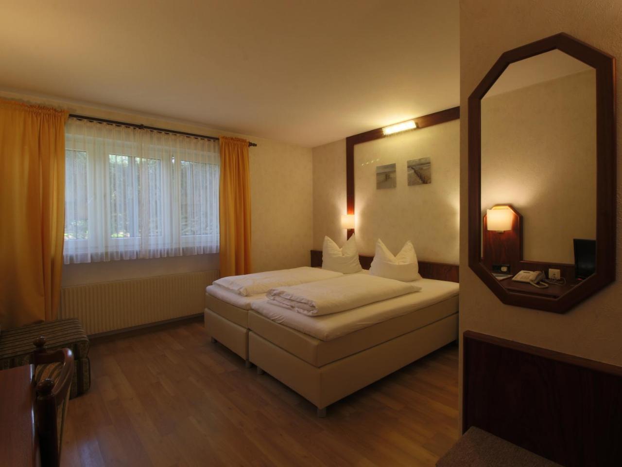 Hotel-Restaurant Und Gaestehaus Loewen Süßen Buitenkant foto