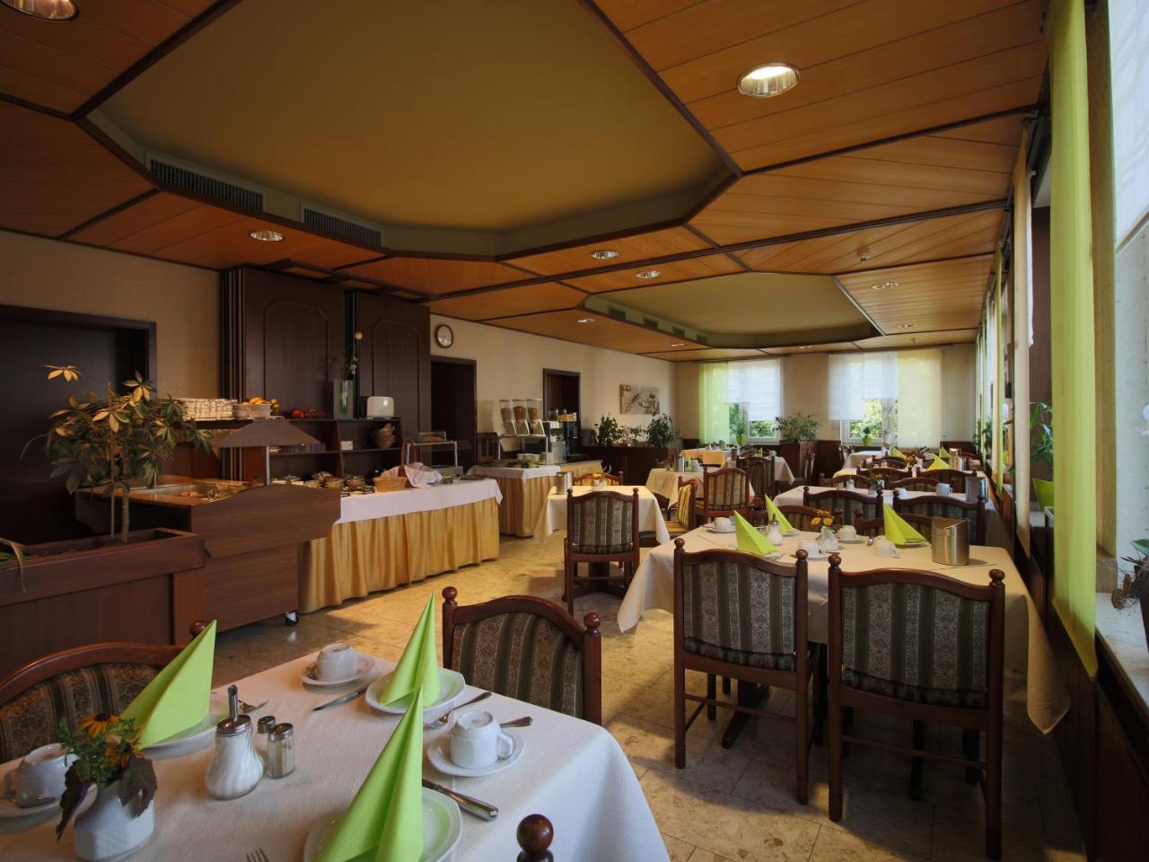 Hotel-Restaurant Und Gaestehaus Loewen Süßen Buitenkant foto