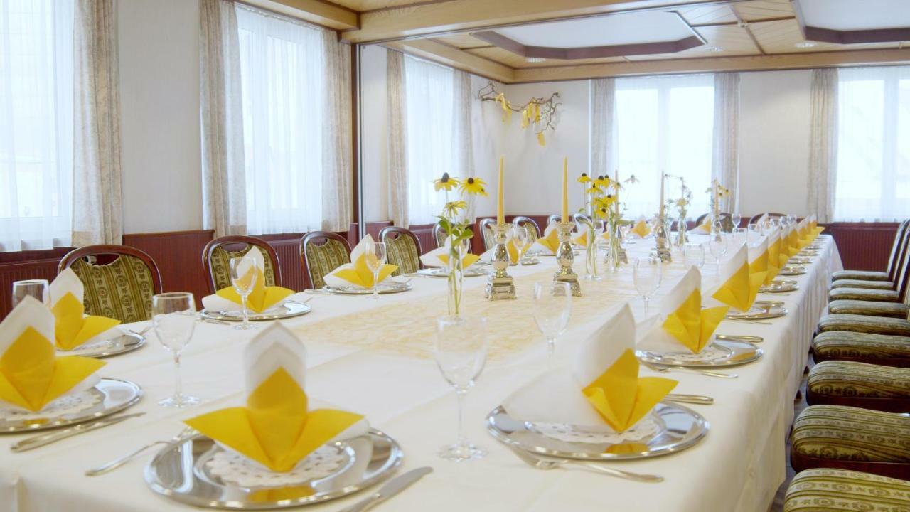 Hotel-Restaurant Und Gaestehaus Loewen Süßen Buitenkant foto